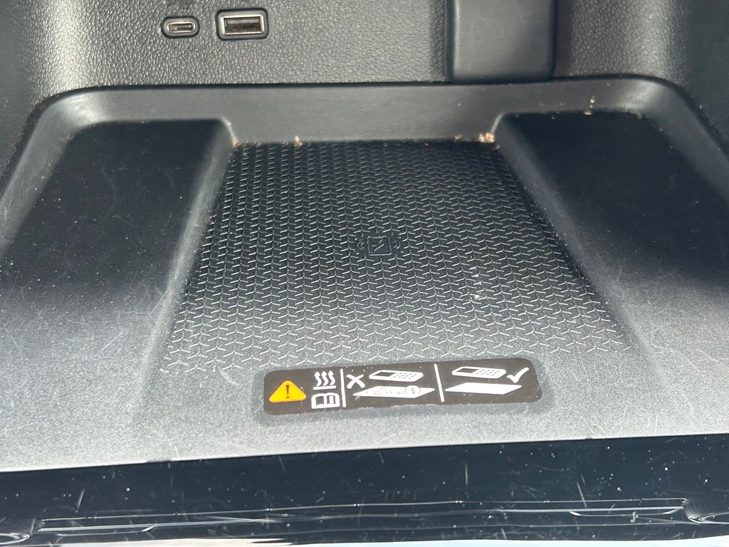 Used 2025 Chevrolet Traverse SUV