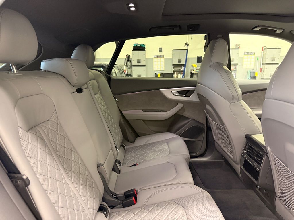 Thumbnail: 2021 Audi SQ8 - 27