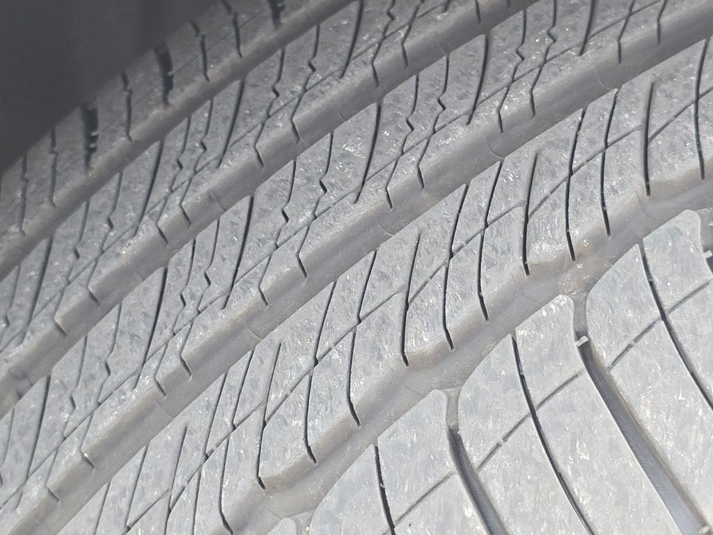 Certified Used 2026 White Mercedes-Benz GLE 450 image 11