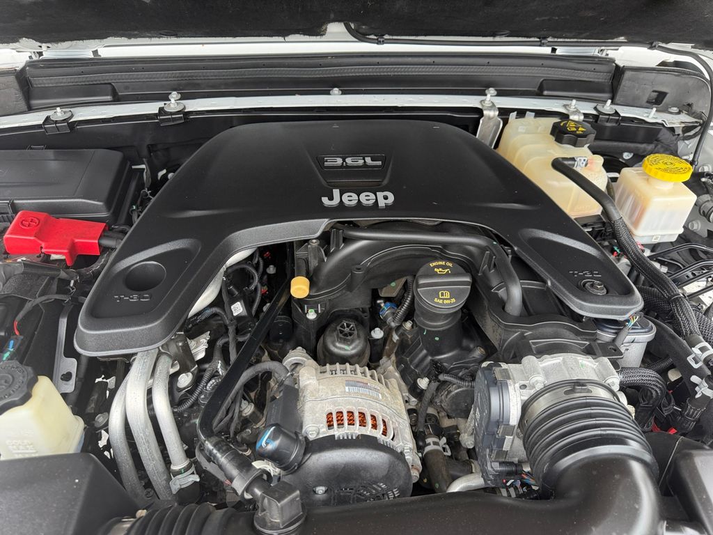 2020 Jeep Gladiator Rubicon White at Sutliff Volkswagen