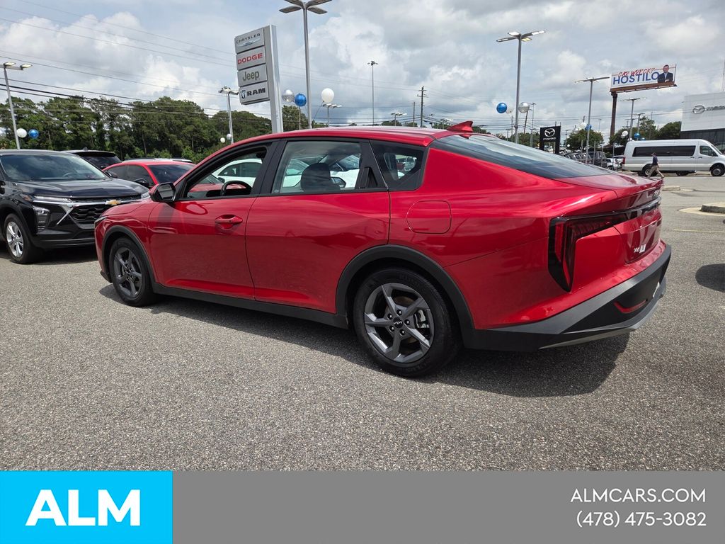 Used 2025 Red Kia LXS image 9