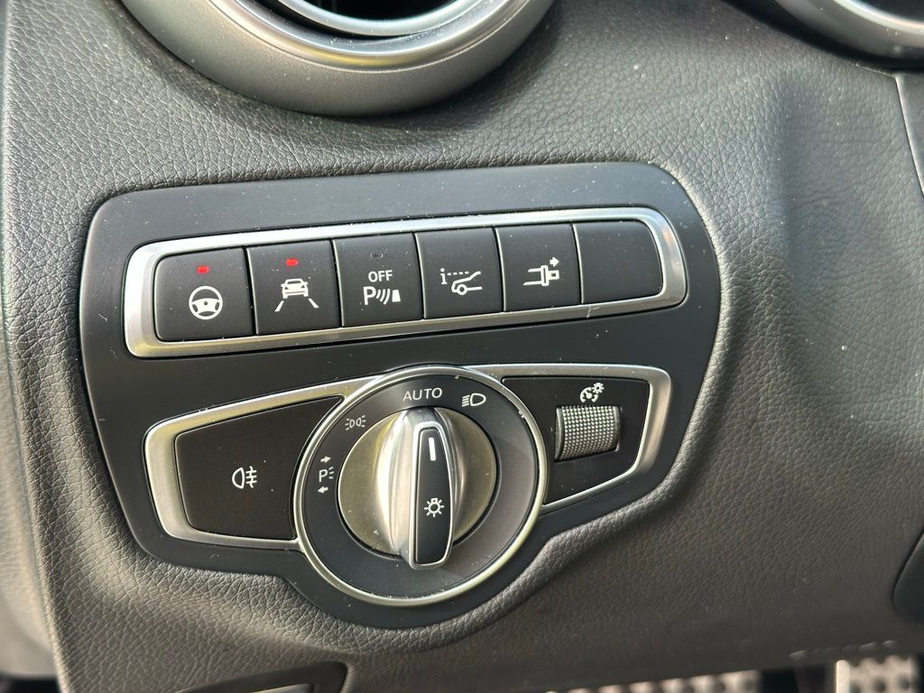 Thumbnail: 2021 Mercedes-Benz C-Class - 32