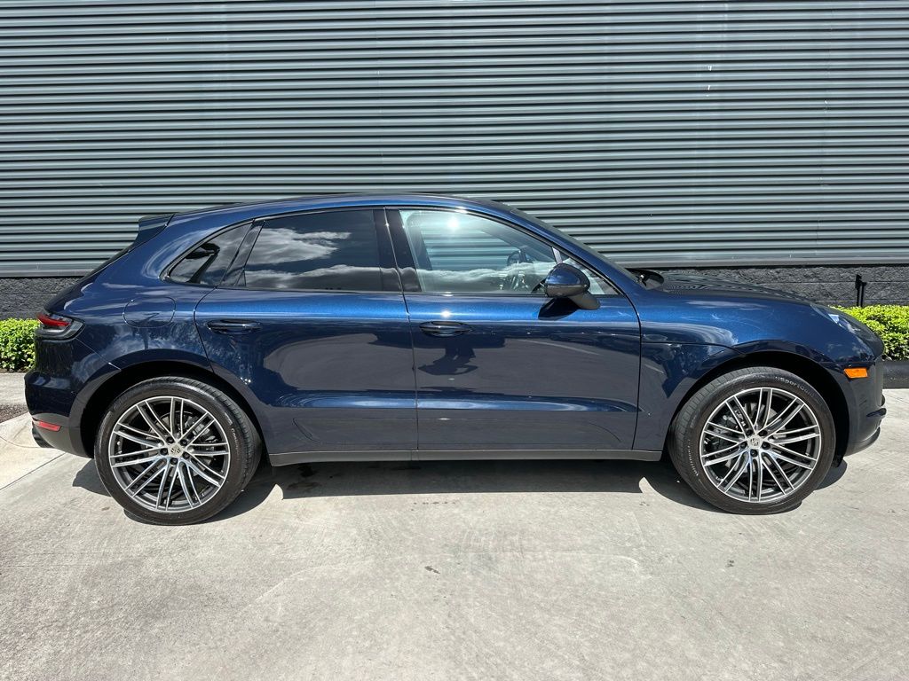 Thumbnail: 2021 Porsche Macan - 10