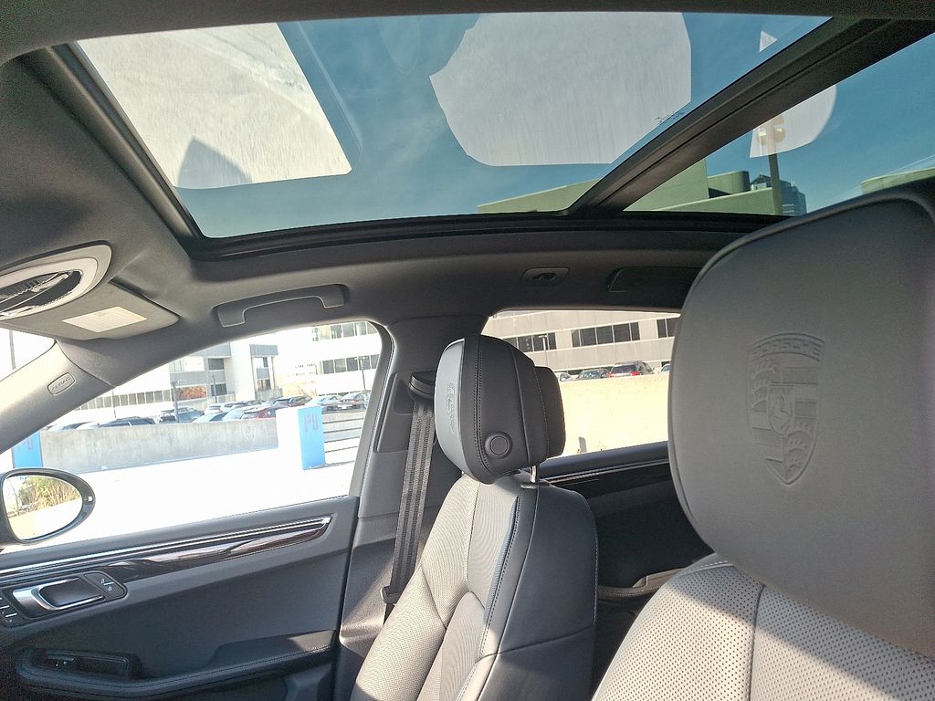 Thumbnail: 2026 Porsche Macan - 18