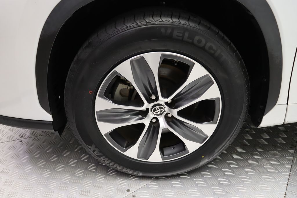 Thumbnail: 2023 Toyota Highlander - 4