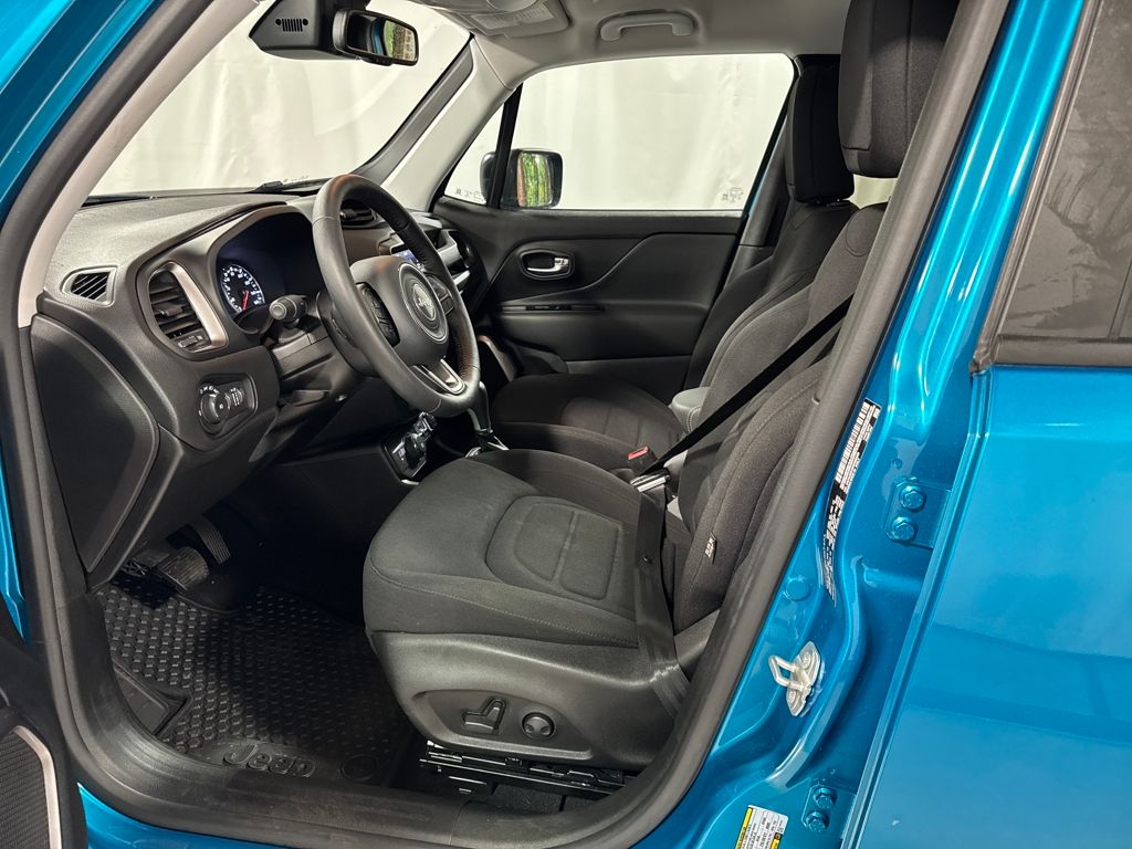 View vehicle photo 4