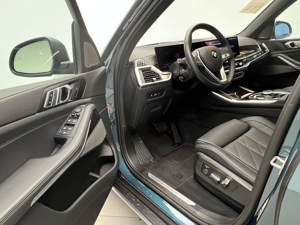 Thumbnail: 2025 BMW X5 - 22