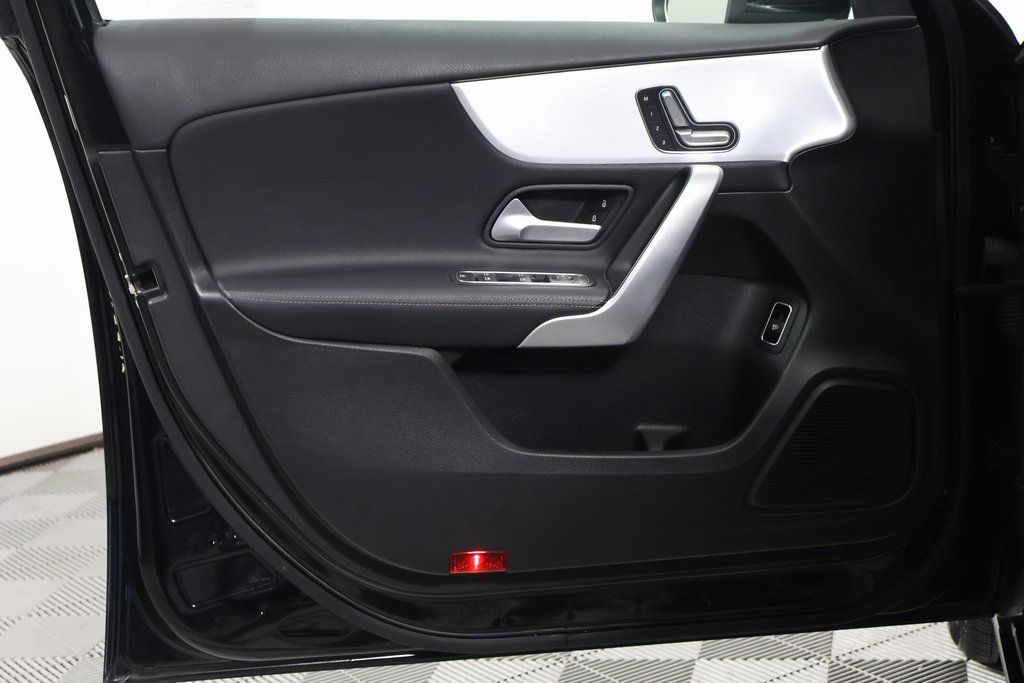 2019 Mercedes-Benz A-Class A 220 4MATIC 12