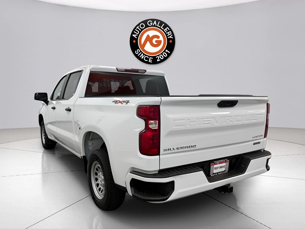 View vehicle photo 6