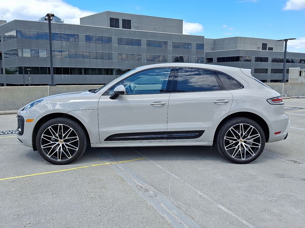 2024 Porsche Macan T 2