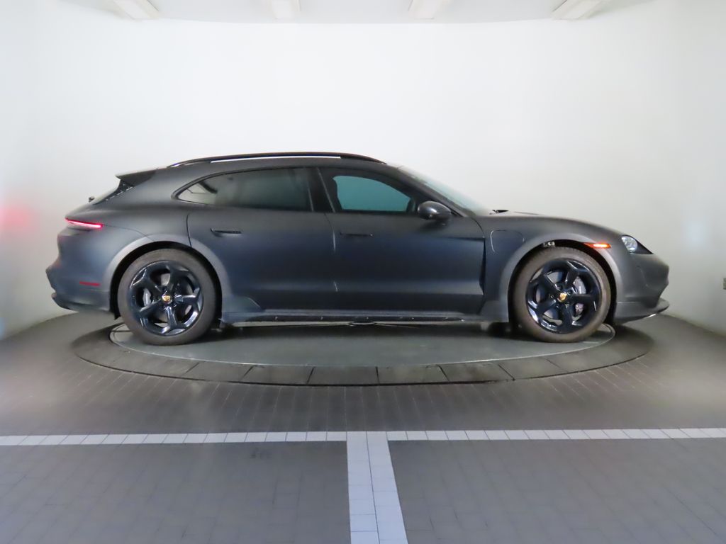 Thumbnail: 2022 Porsche Taycan - 8