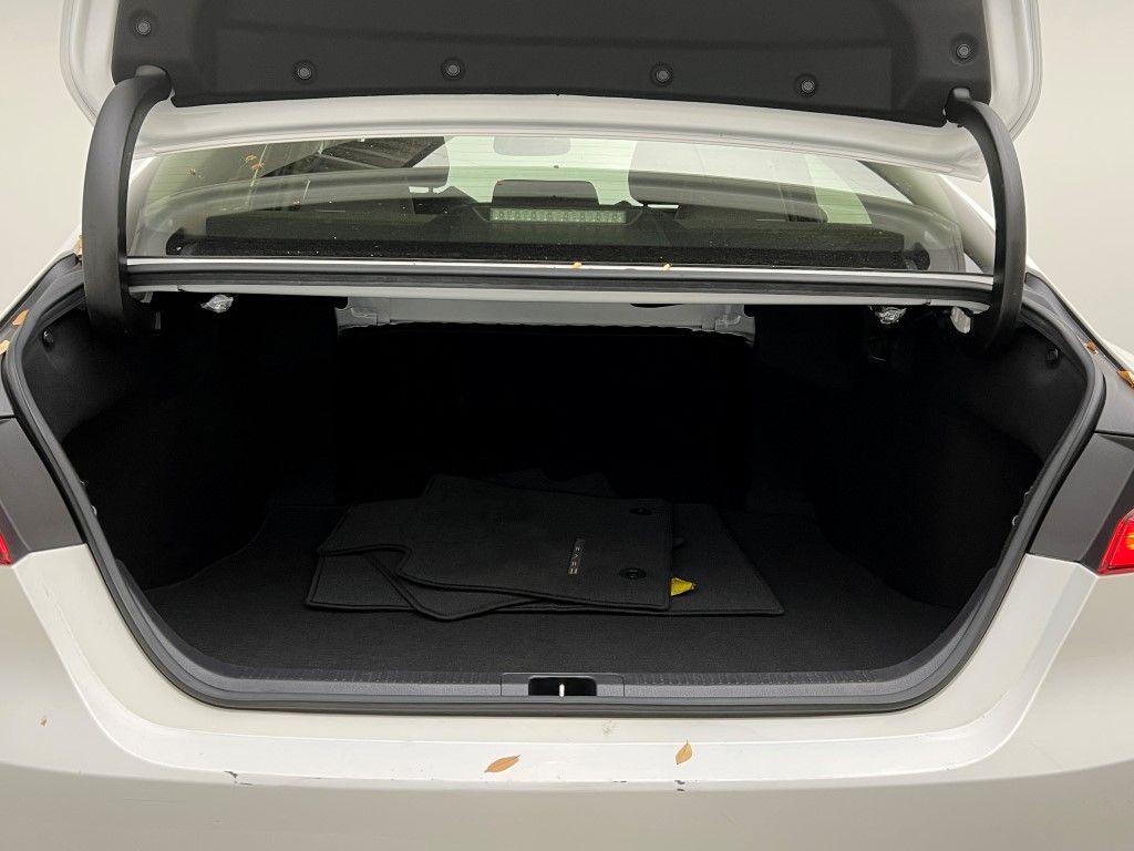 Thumbnail: 2018 Toyota Camry - 9