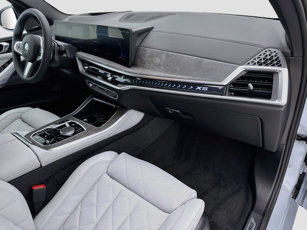 Thumbnail: 2026 BMW X5 - 16