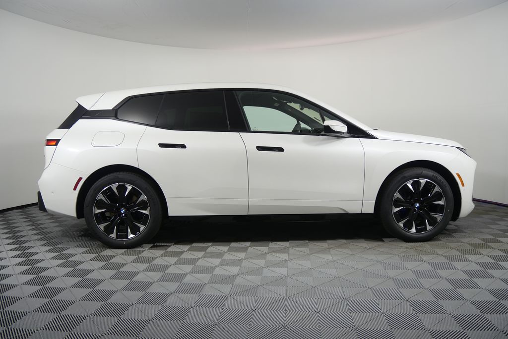 Thumbnail: 2026 BMW iX - 2