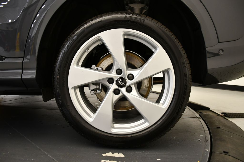 Thumbnail: 2025 Audi Q5 - 14