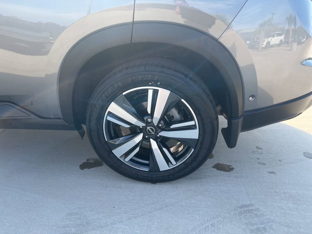 2025 Gun Metallic Nissan Rogue SL FWD SUV