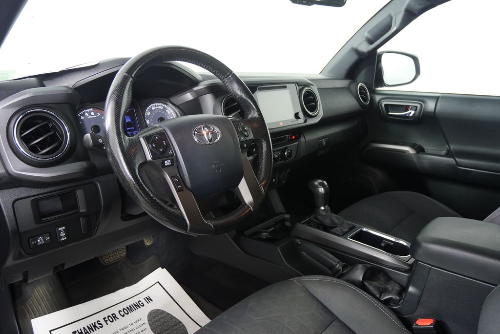 Thumbnail: 2016 Toyota Tacoma - 15