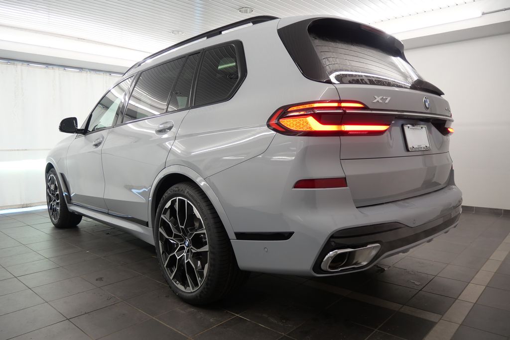 2025 BMW X7 xDrive40i 5