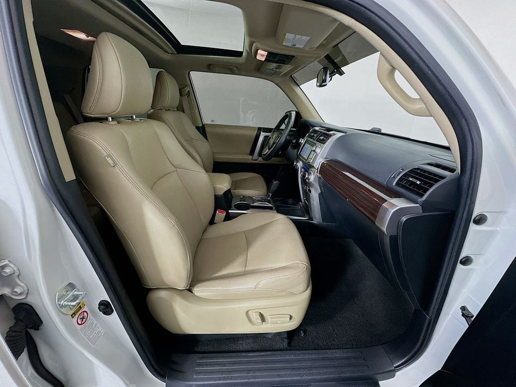 Thumbnail: 2019 Toyota 4Runner - 28