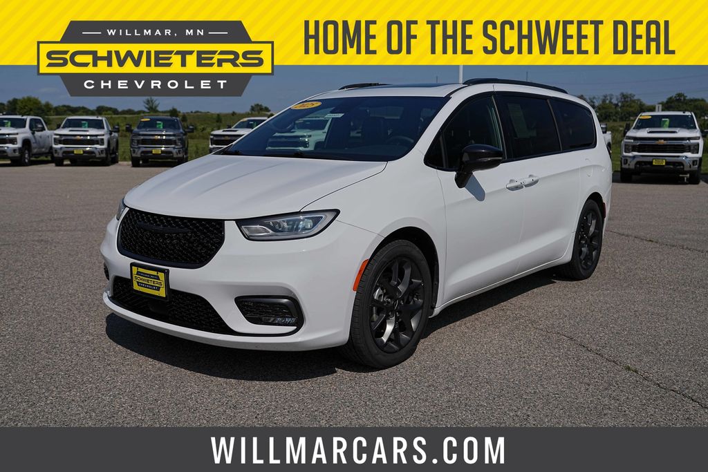 Bright White Clearcoat 2025 Chrysler Pacifica Minivan Front-Wheel Drive 9-Speed Automatic