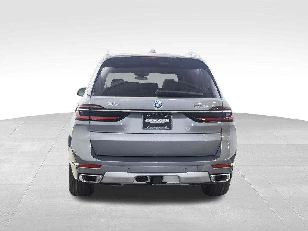 Thumbnail: 2026 BMW X7 - 4