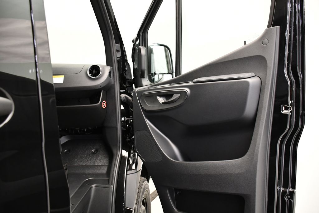 Thumbnail: 2025 Mercedes-Benz Sprinter - 30
