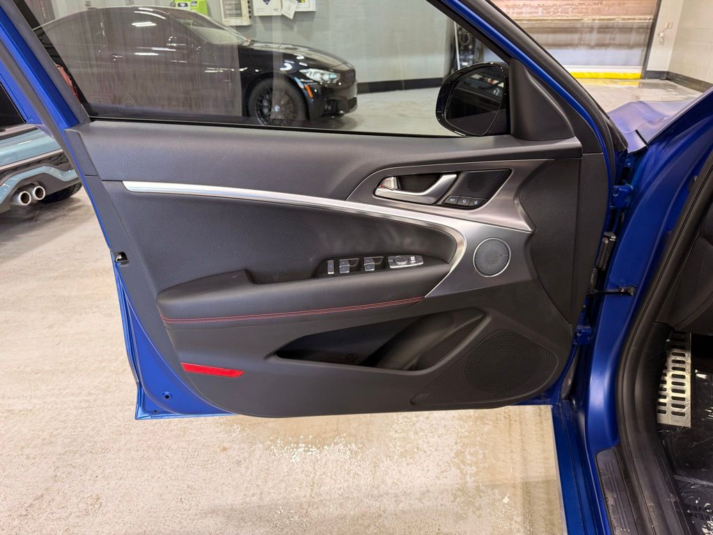 Thumbnail: 2025 Genesis G70 - 10