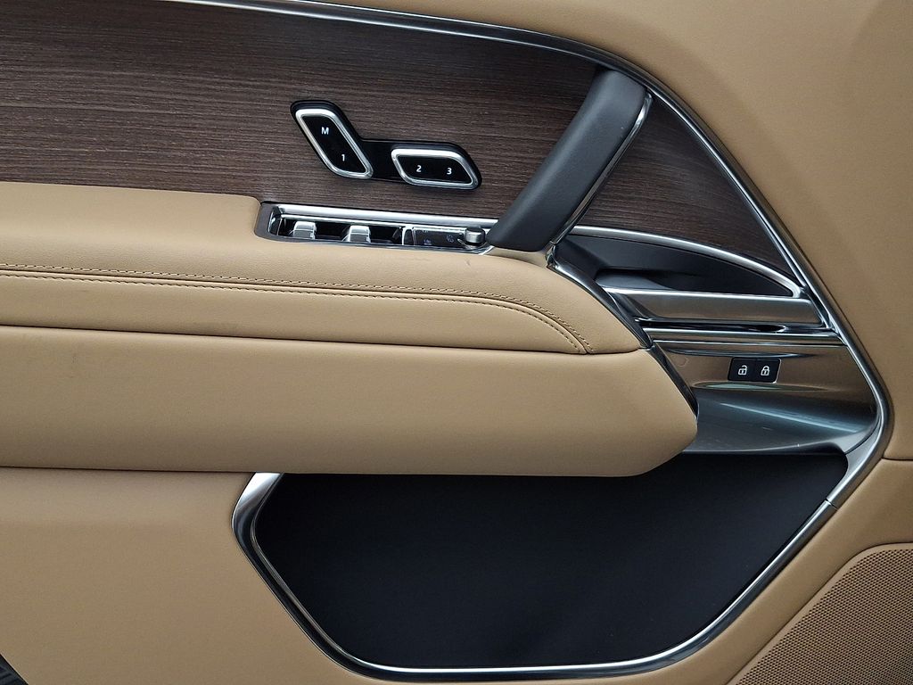 Thumbnail: 2026 Land Rover Range Rover - 10