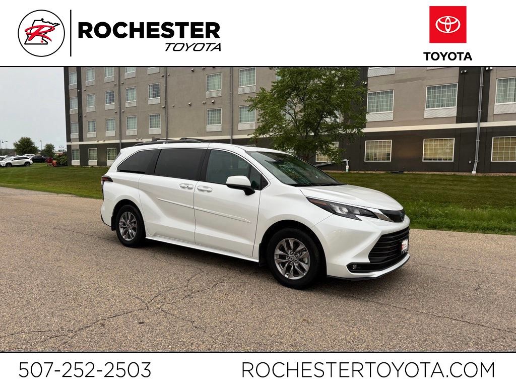 2025 Toyota Sienna XLE 7-Passenger AWD