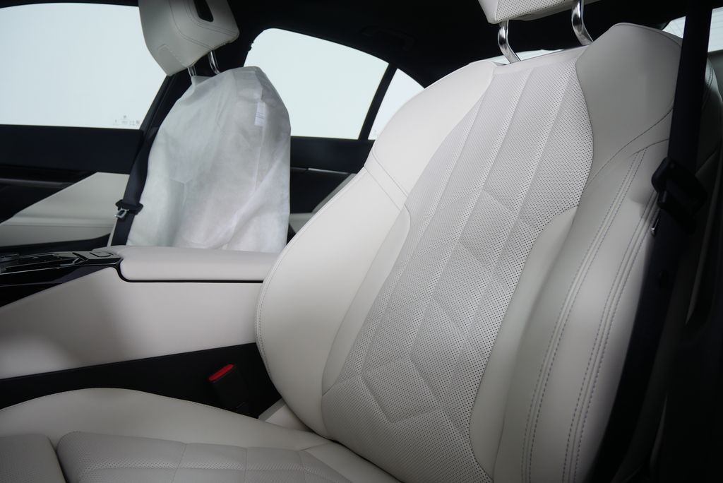 Thumbnail: 2026 BMW 5 Series - 11