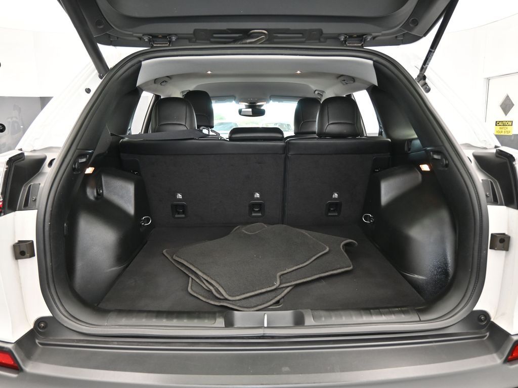 Used 2022 Bright White Clearcoat Jeep Latitude Lux image 39