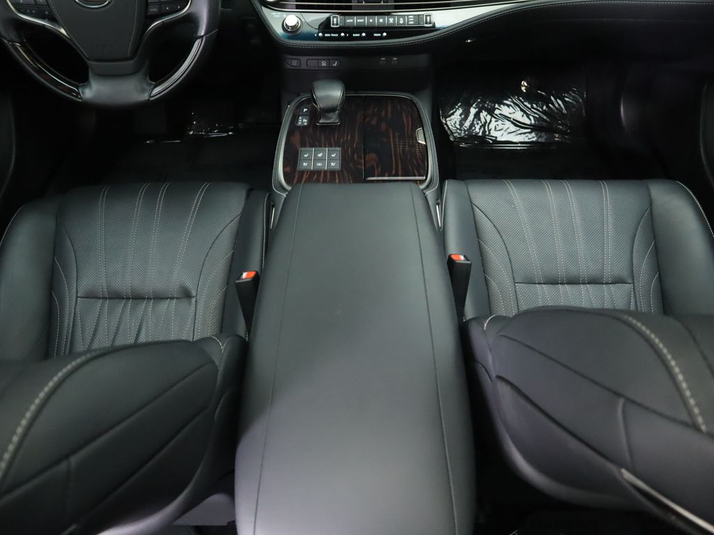 Thumbnail: 2023 Lexus LS - 16