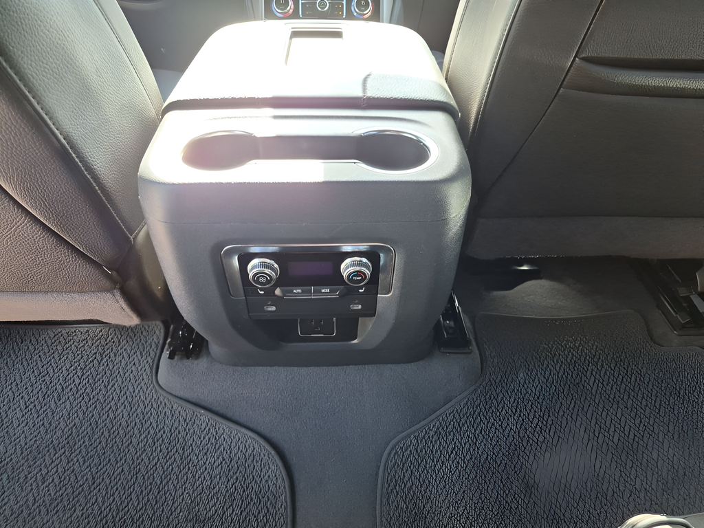 Used 2024 White GMC Denali image 39