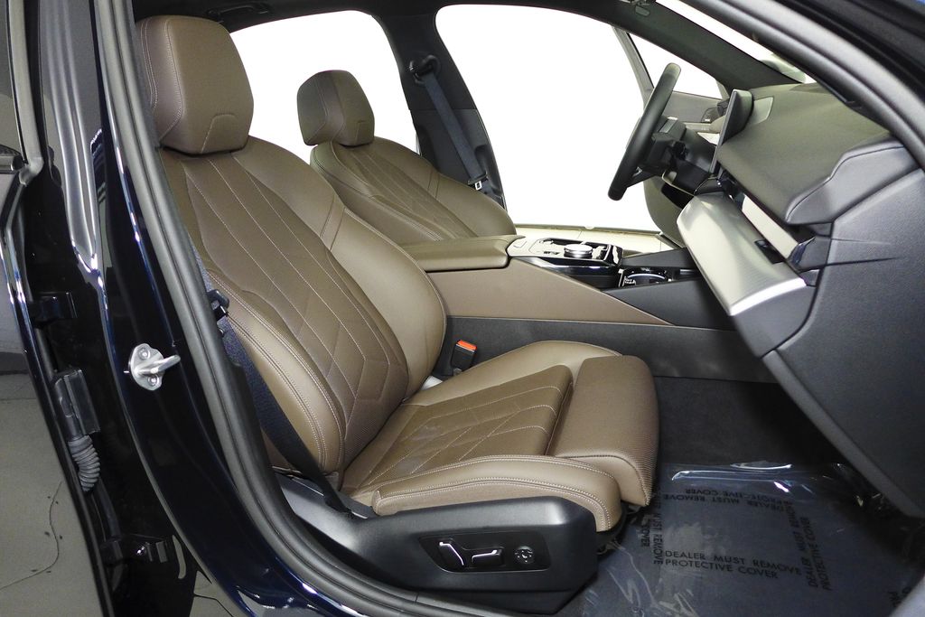 Thumbnail: 2024 BMW i5 - 18