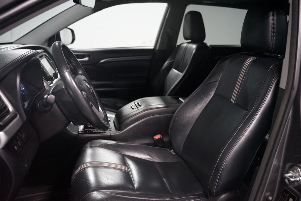 Thumbnail: 2018 Toyota Highlander - 7