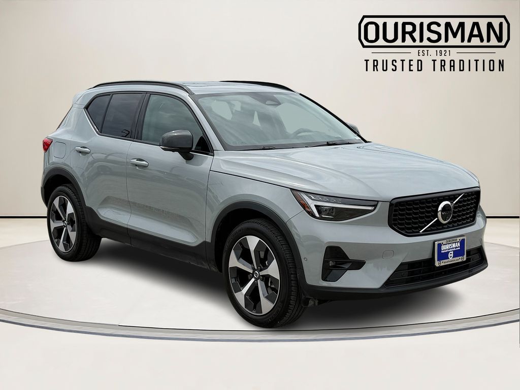 Vapour Gray Metallic 2026 Volvo XC40 SUV / Crossover All-Wheel Drive Automatic