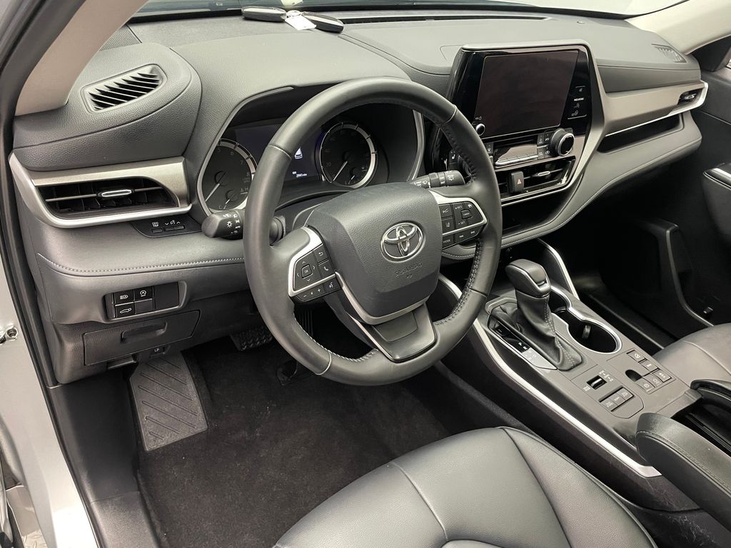 2024 Toyota Highlander XLE 11