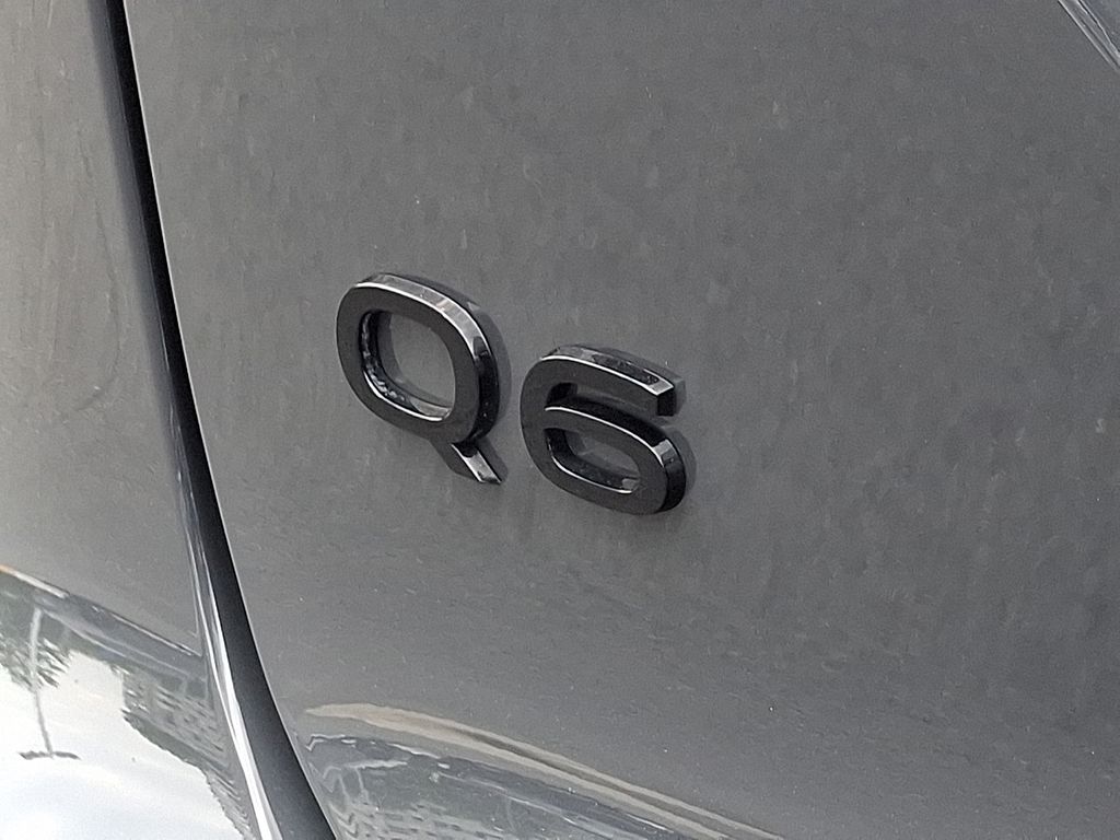 Thumbnail: 2025 Audi Q6 e-tron - 27