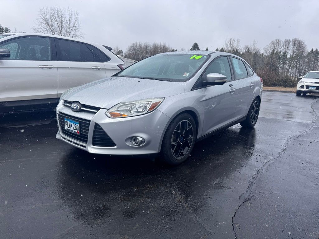 Ingot Silver 2014 Ford Focus SE Sedan Front-Wheel Drive 6-Speed Automatic