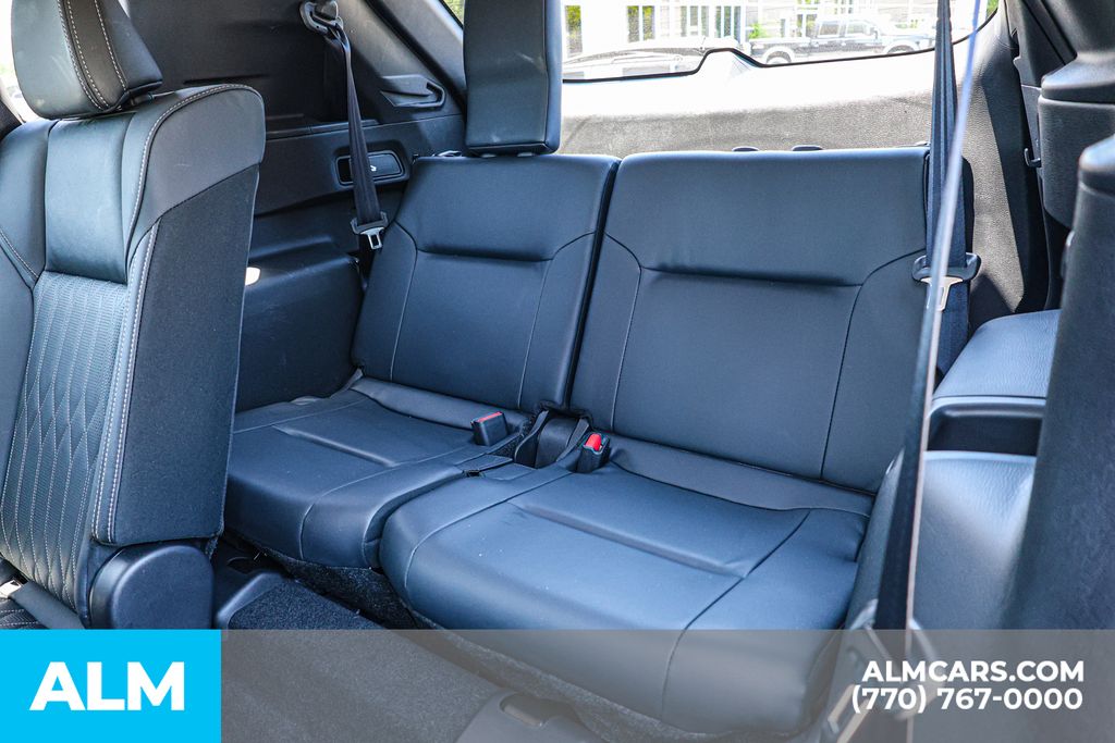 Used 2025 Silver Mitsubishi SEL/MT Certified/7 Seats image 21
