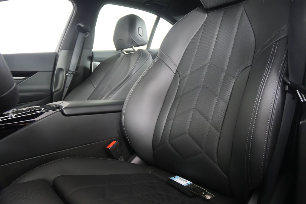 2025 BMW 5 Series 530i 11