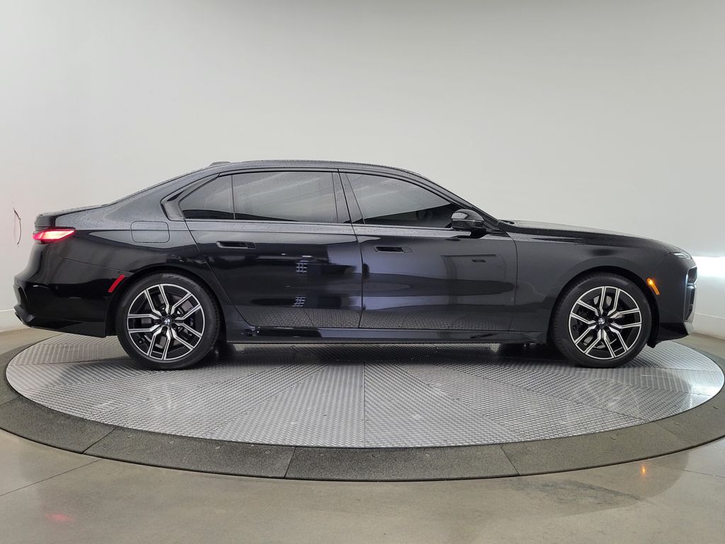 Thumbnail: 2024 BMW 7 Series - 6