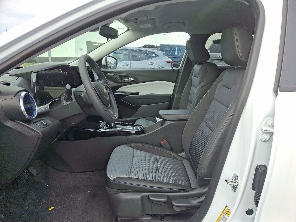 2025 Chevrolet Trax LT 6
