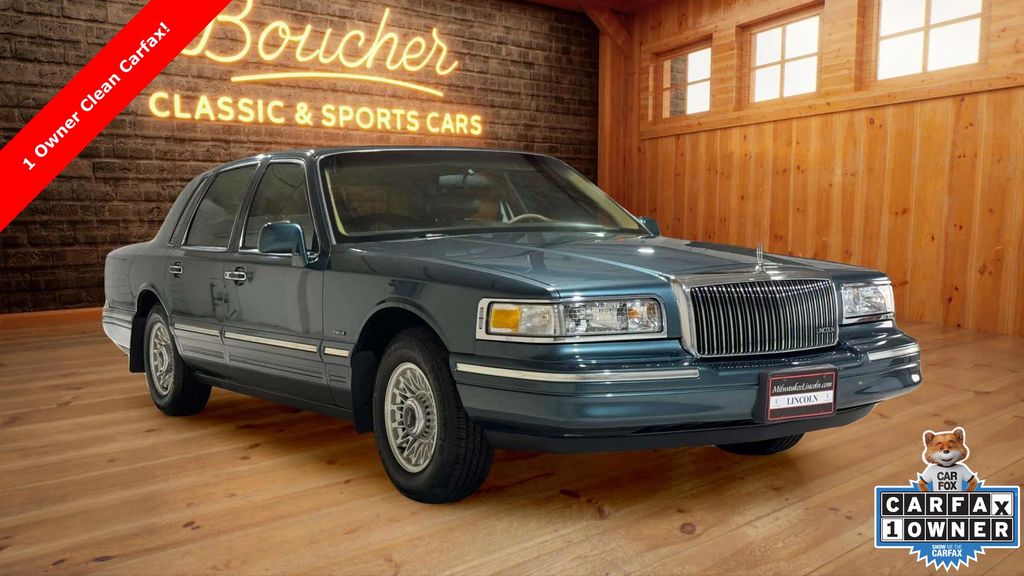 Medium Willow Green 1996 Lincoln Town Car Sedan Rear-Wheel Drive 4-Speed Automatic