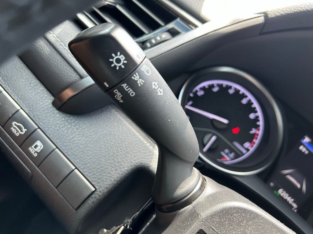 2022 Toyota Camry SE 27