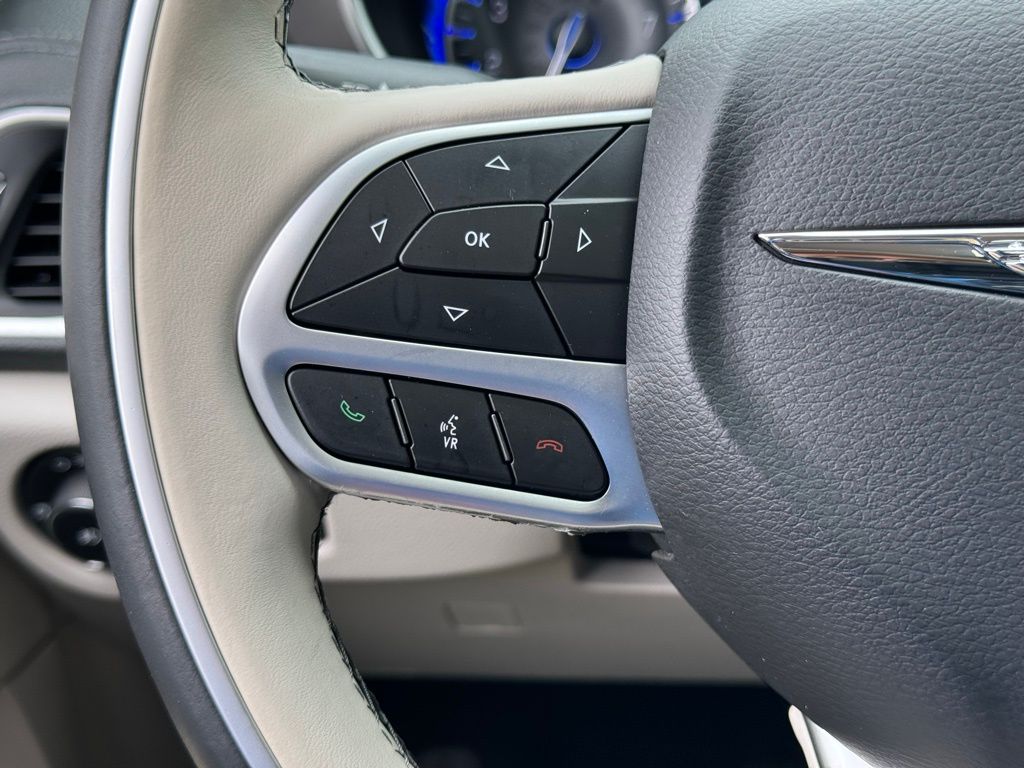 2018 Chrysler Pacifica Limited 33