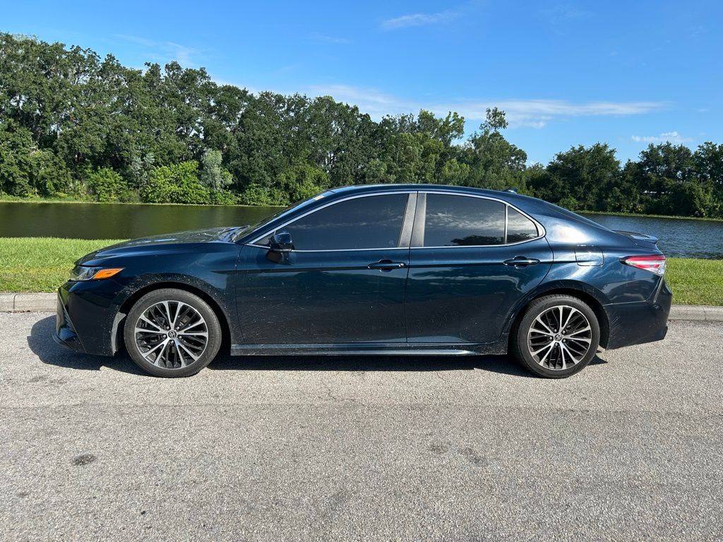 2020 Toyota Camry SE 2