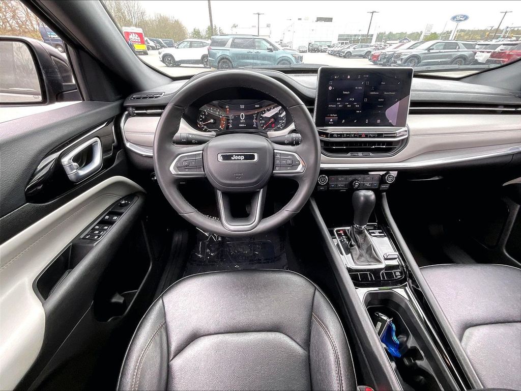 2024 Jeep Compass — photo 16