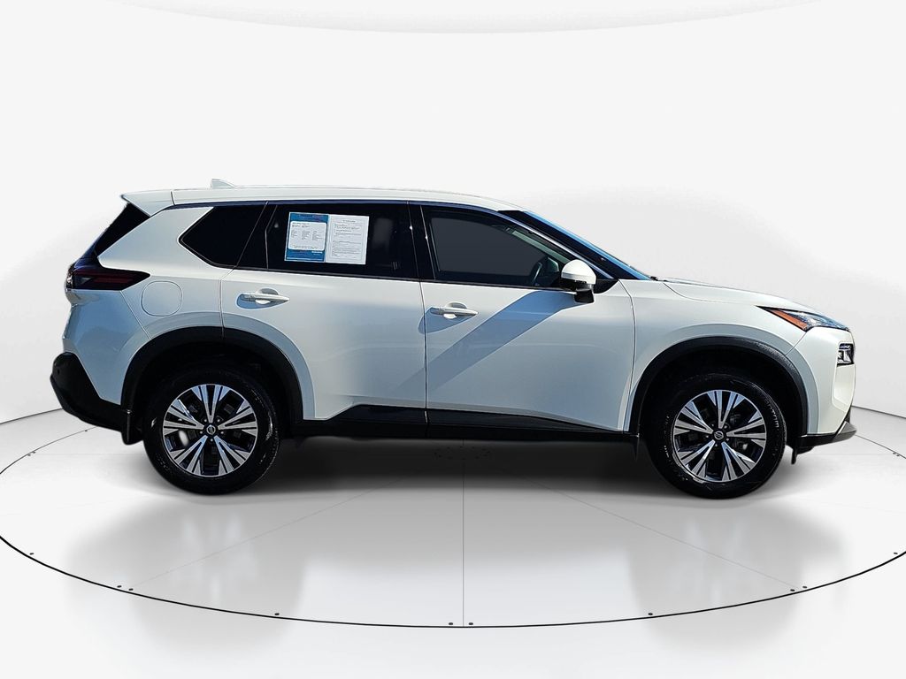 Used 2021 White Nissan SV image 3