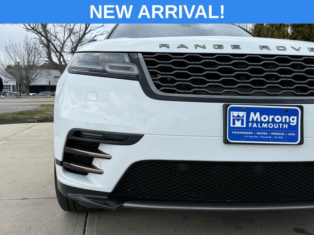 Used 2019 White Land Rover SE R-Dynamic image 5